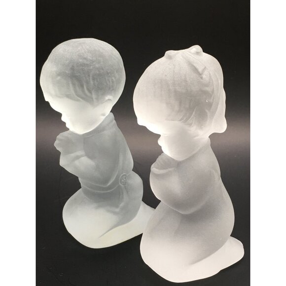Vintage Fenton Frosted Satin Glass Praying Children Figurines 4'' Pair - Picture 9 of 16